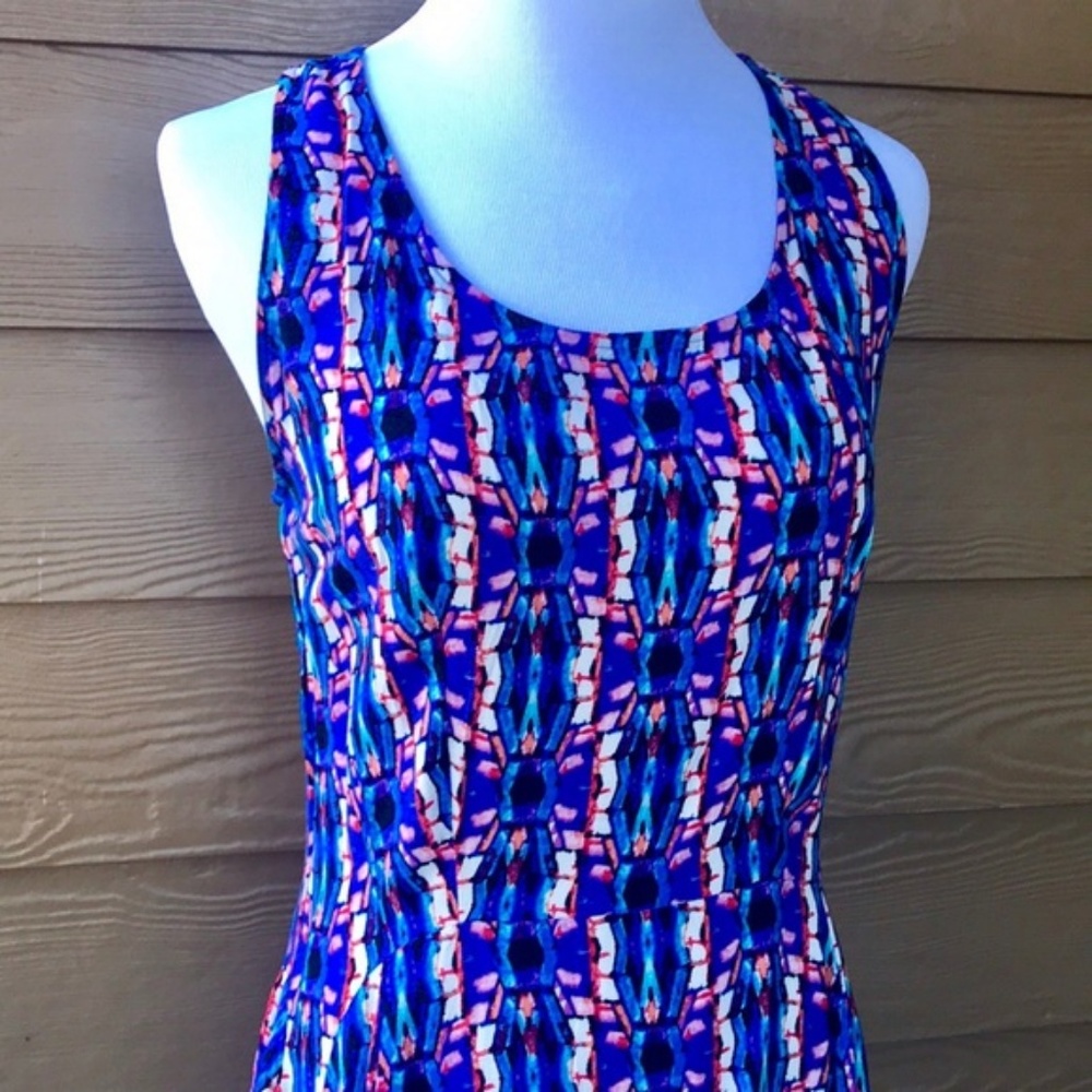 Racerback Dress Colorful Pattern NWOT Rounded Hem - Picture 3 of 8